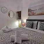 Alexandra's Fira (Santorini)