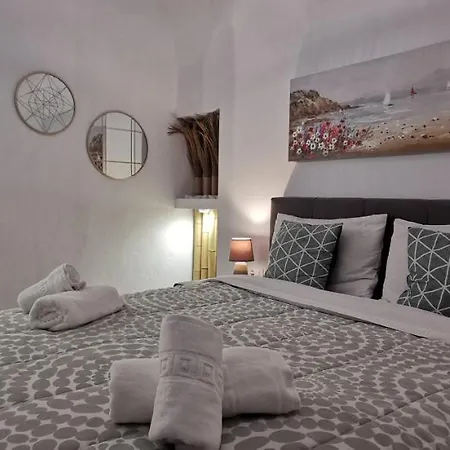 Alexandra's Fira (Santorini)