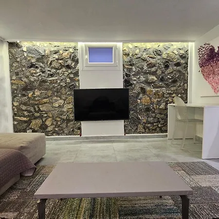 Alexandra's Fira (Santorini)