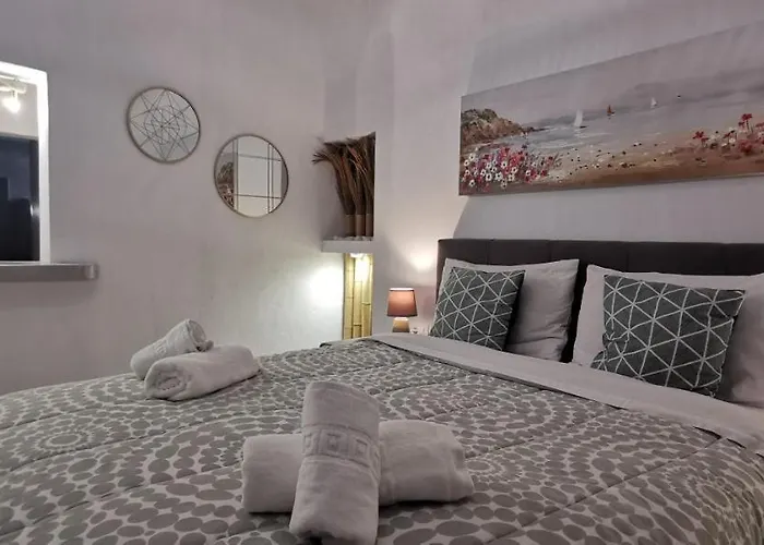 Alexandra's Fira (Santorini)