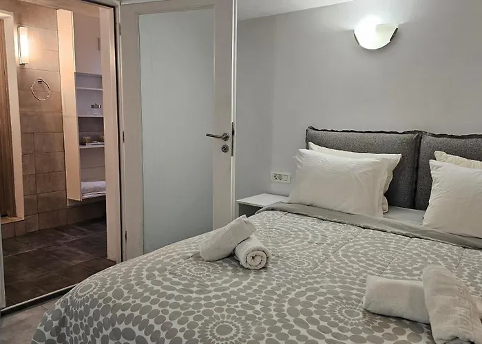 アレクサンドラズ ホーム * サントリーニ